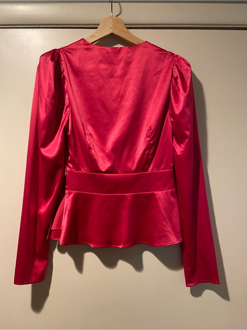 NWOT Cache Pink Satin V-Neck Peplum Blouse - Picture 3 of 4